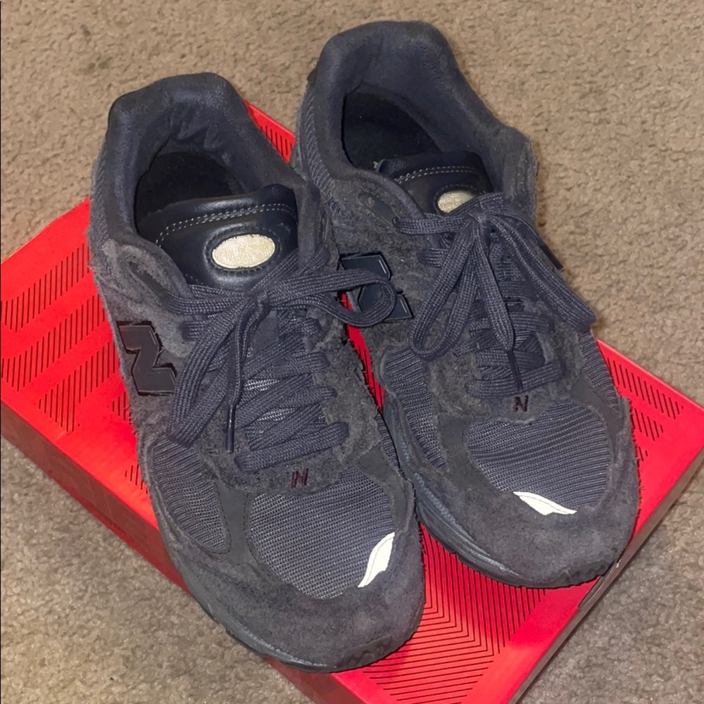New Balance Men's Black Sneakers